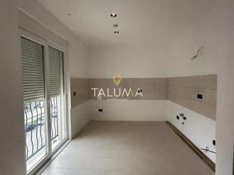 Prodaja, trosoban stan, 118m², Stari Aerodrom, Podgorica - image 3