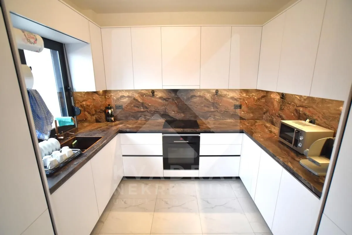Prodaja, kuća, 270m², Gornja Gorica, Podgorica