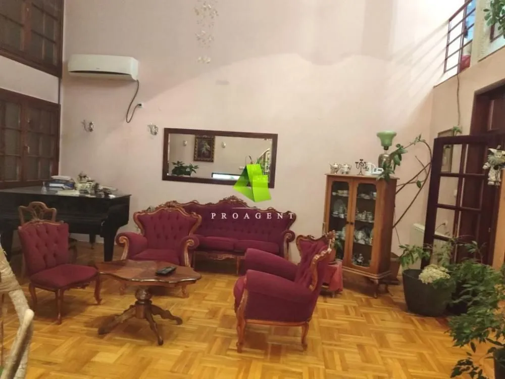Rent, house, 220m², Palilula, Niš