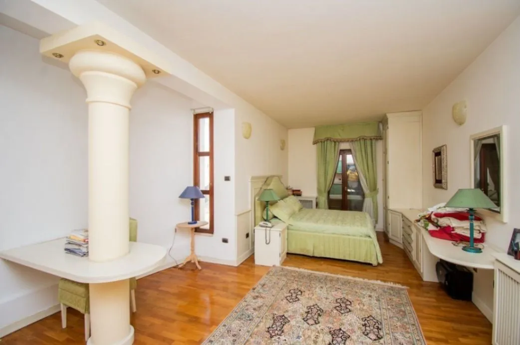 Izdavanje, kuća, 800m², Gorica C, Podgorica