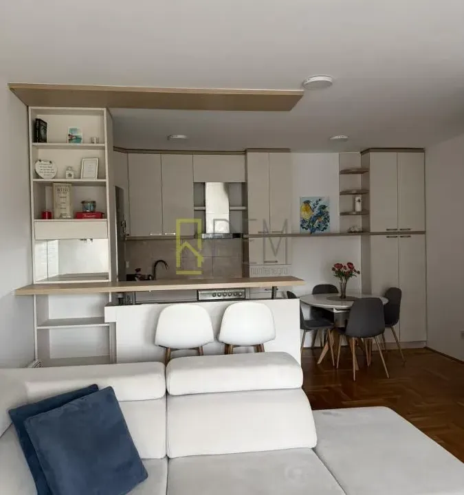 Izdavanje, dvosoban stan, 56m², City Kvart, Podgorica