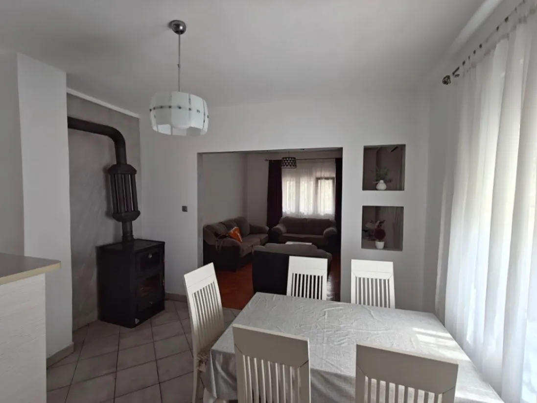 Izdavanje, dvosoban stan, 90m², Stari Aerodrom, Podgorica