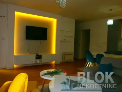 Izdavanje, trosoban stan, 105m², Dalmatinska ulica, Podgorica - image 28