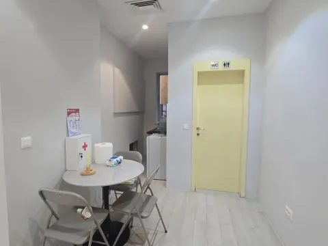 Izdavanje, poslovni prostor, 55m², Centar, Podgorica - image 5