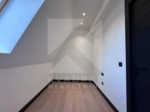 Prodaja, četvorosoban stan, 107m², Centar, Kolašin - image 7