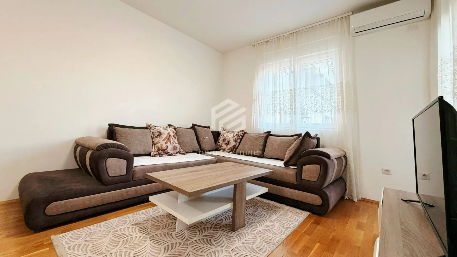 Izdavanje, jednosoban stan, 50m², Stari Aerodrom, Podgorica