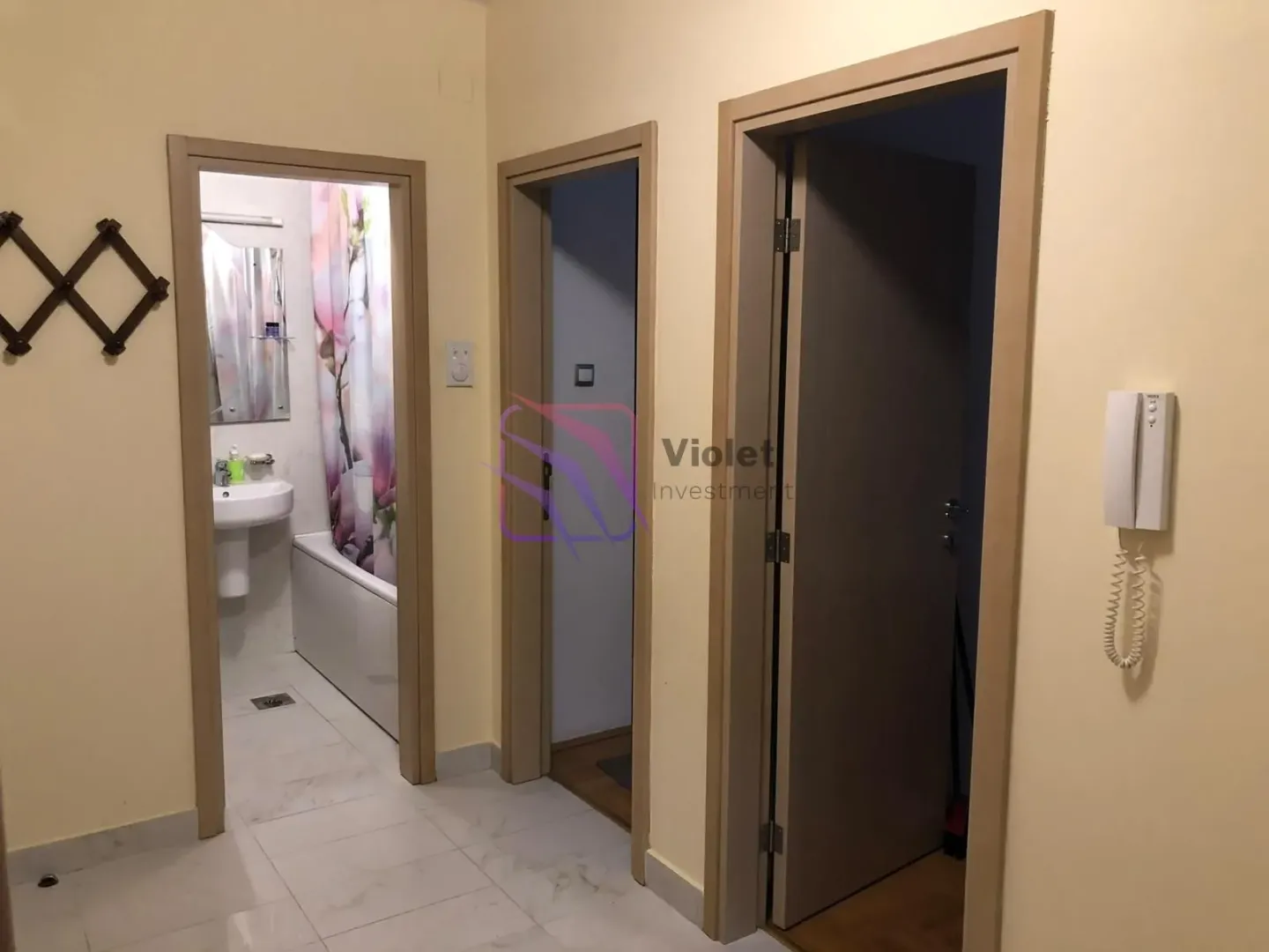 Izdavanje, dvosoban stan, 77m², Momišići, Podgorica