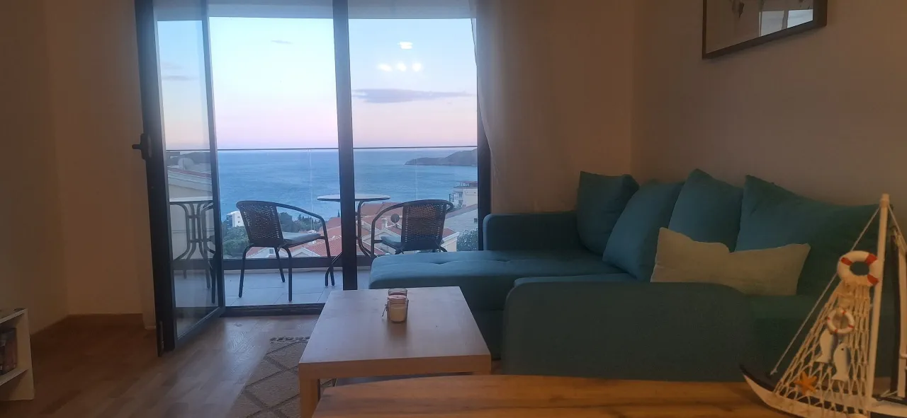 Izdavanje, dvosoban stan, 61m², Bečići, Budva