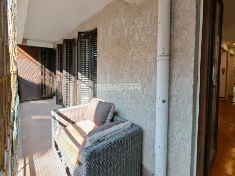 Izdavanje, trosoban stan, 91m², Vračar Sve Podlokacije, Beograd - image 13