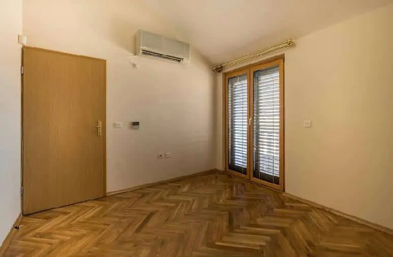 Izdavanje, kuća, 370m², Zabjelo, Podgorica