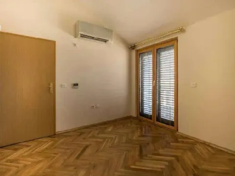 Izdavanje, kuća, 370m², Zabjelo, Podgorica - image 13