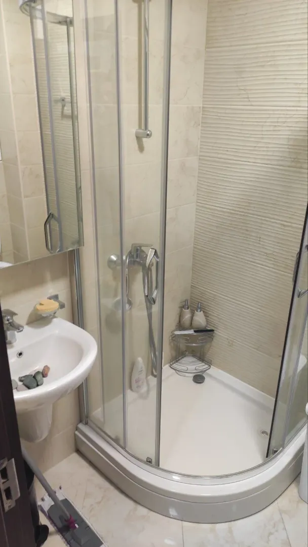 Bathroom with a shower cabin and a washbasin.