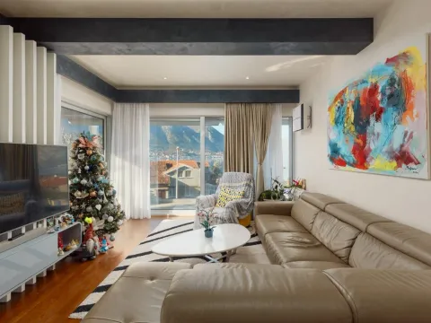 Izdavanje, dvosoban stan, 130m², Dobrota, Kotor - image 4