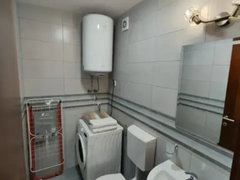 Izdavanje, dvosoban stan, 73m², Tuški Put, Podgorica - image 12