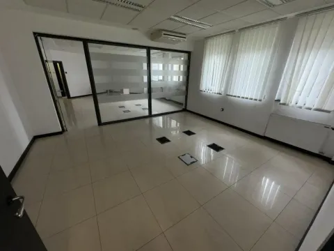 Izdavanje, poslovni prostor, 300m², Cvetkova Pijaca, Zvezdara Sve Podlokacije - image 8