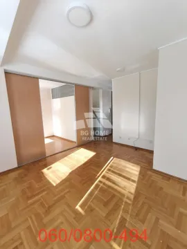Empty room with parquet flooring and a built-in mirrored wardrobe. - image 2