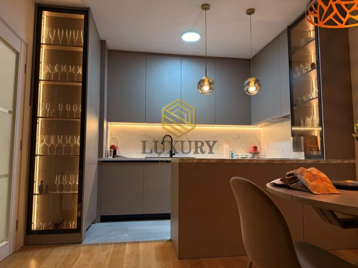 Izdavanje, dvosoban stan, 74m², Central Point, Podgorica