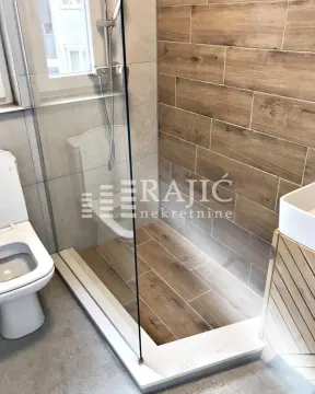 Modern bathroom equipped with a shower cabin. - image 8