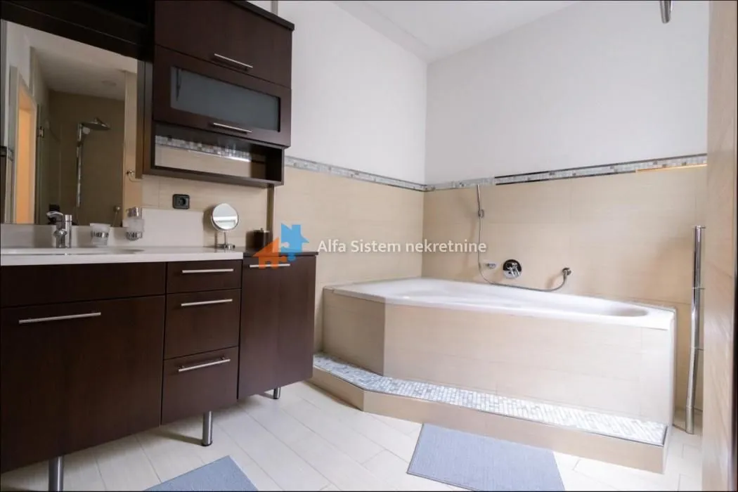 Rent, four bedroom apartment, 140m², Stari Grad, Beograd
