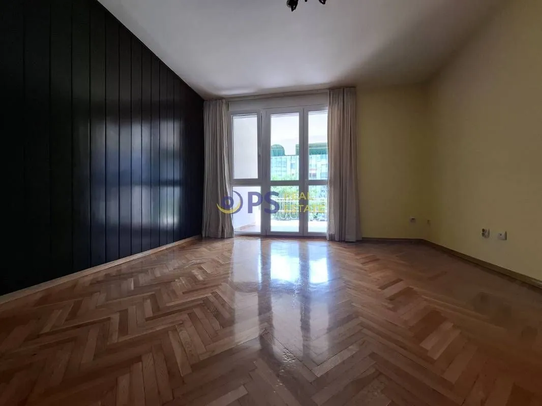Prodaja, trosoban stan, 77m², Bar, Crna Gora