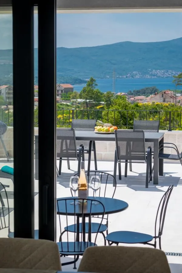 Prodaja, kuća, 250m², Mrčevac, Tivat