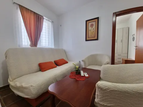 Rent, one bedroom apartment, 37m², Budva, Crna Gora - image 9