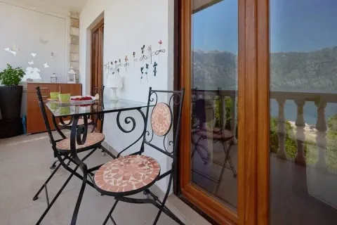 Prodaja, trosoban stan, 72m², Prčanj, Kotor - image 9
