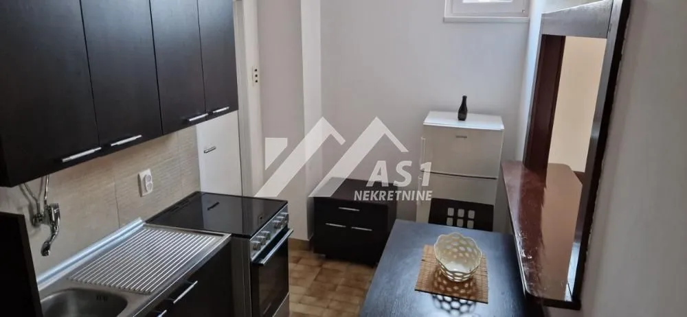 Izdavanje, jednosoban stan, 33m², Bulevar Oslobodjenja, Novi Sad Sve Podlokacije
