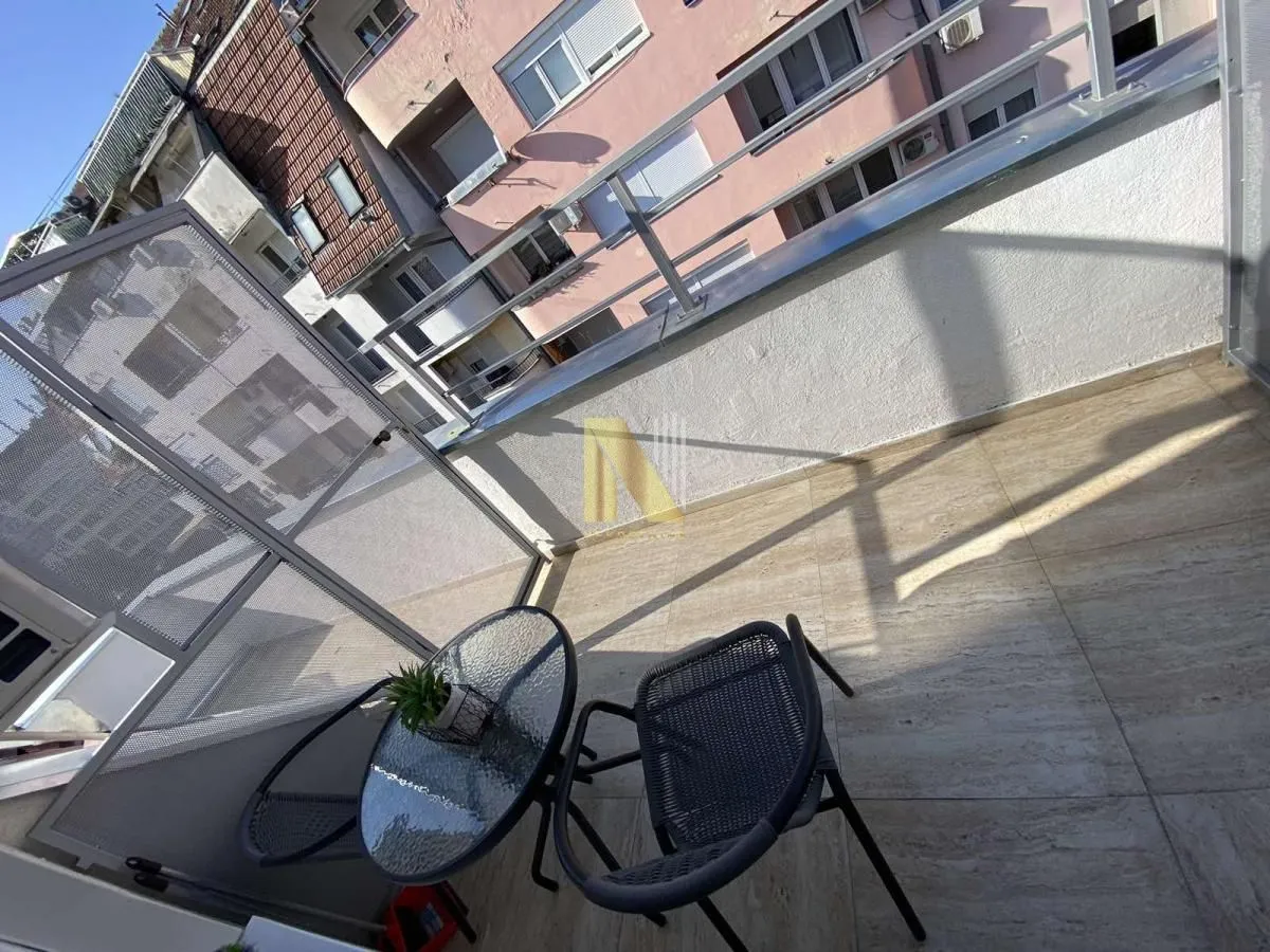 Izdavanje, dvosoban stan, 50m², Centar, Novi Sad