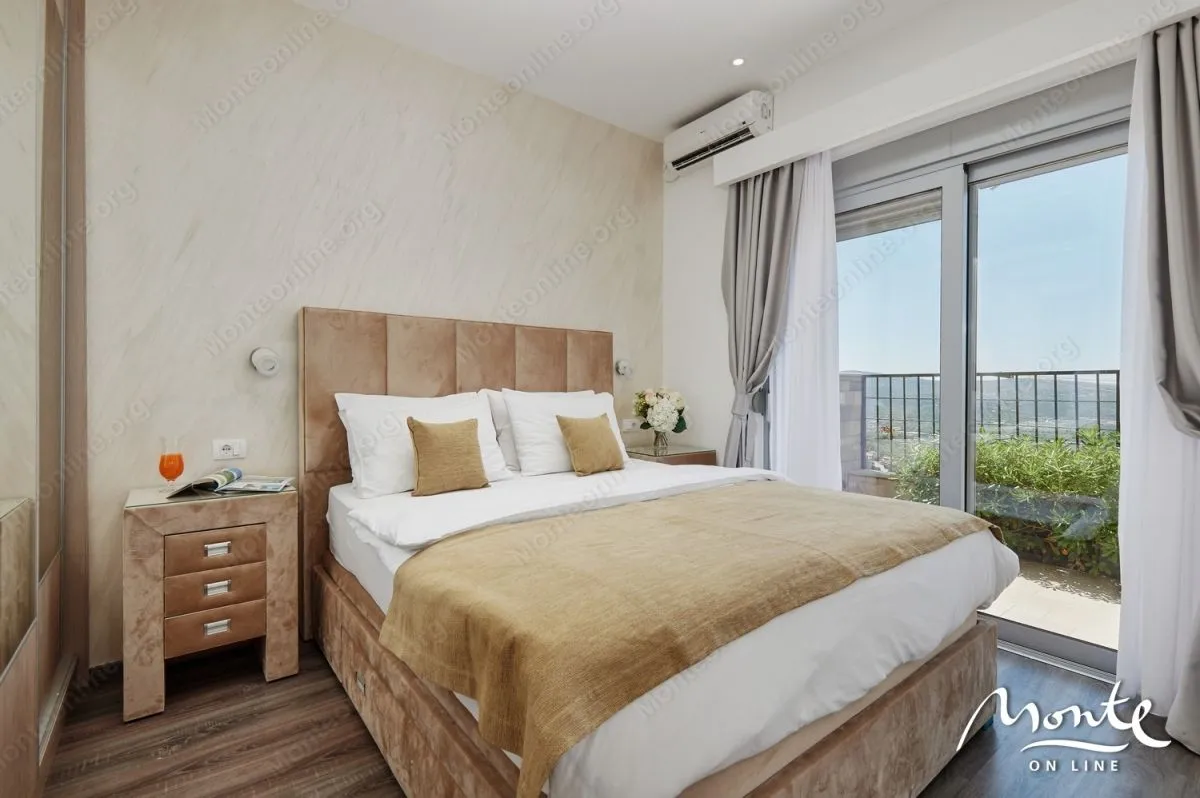 Prodaja, kuća, 220m², Tivat, Crna Gora