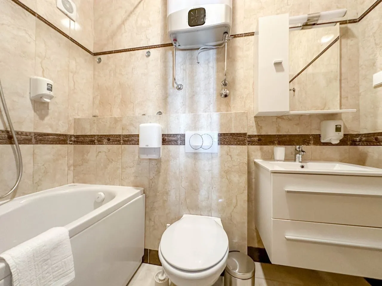 Rent, three bedroom apartment, 100m², Bečići, Budva