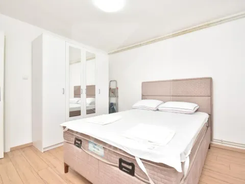 Rent, house, 250m², Stari Aerodrom, Podgorica - image 24