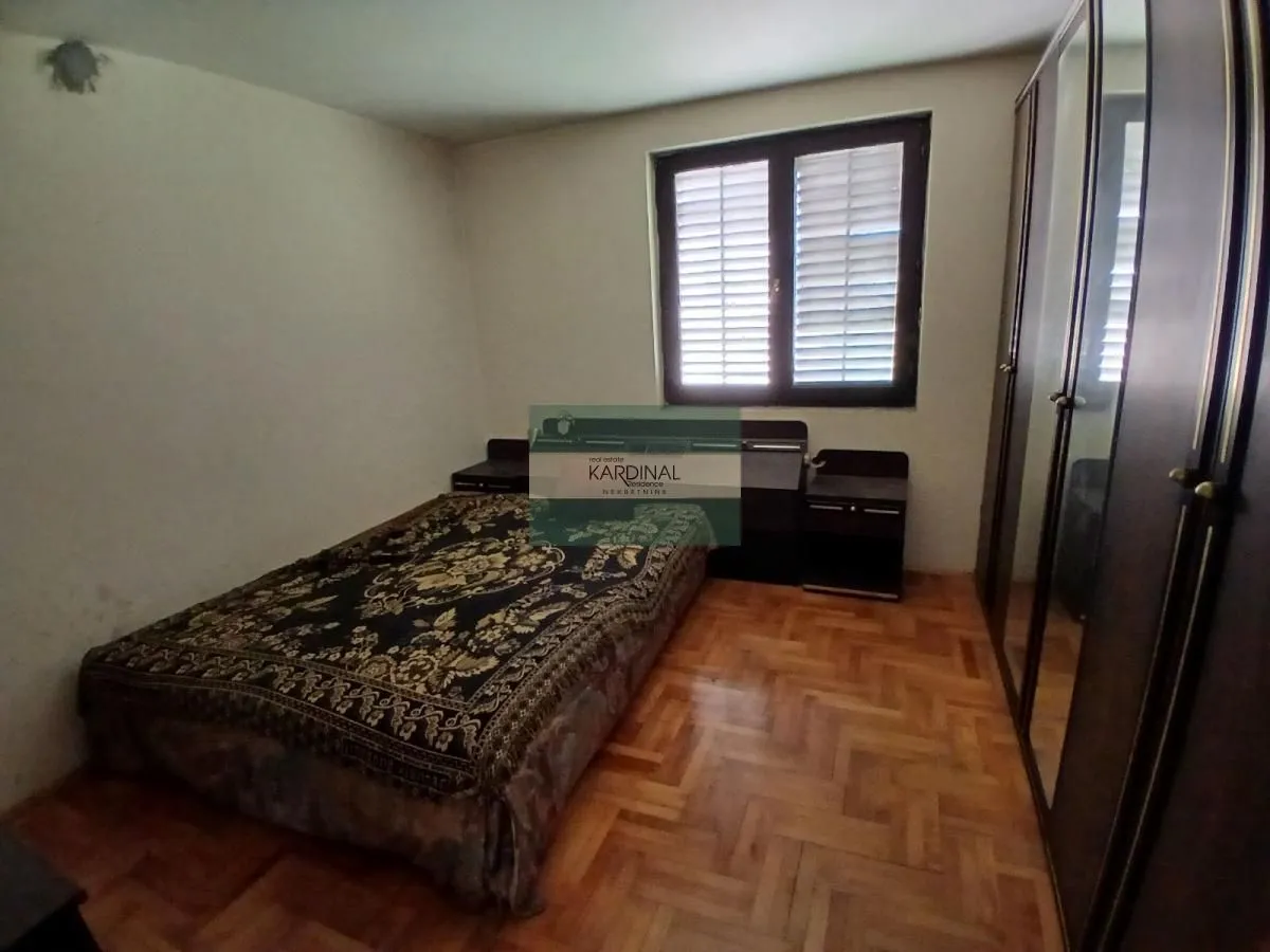 Sale, house, 536m², XI Kongres, Paraćin