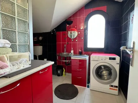 Izdavanje, trosoban stan, 115m², Zelenika, Podgorica - image 9