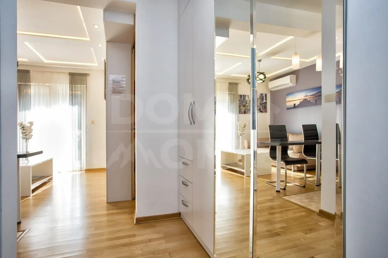Rent, one bedroom apartment, 45m², Dobrota, Kotor