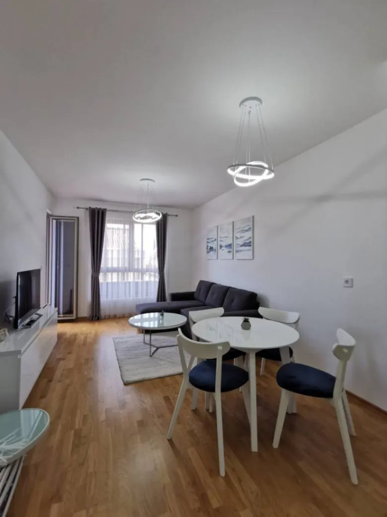 Izdavanje, jednosoban stan, 50m², Bečići, Budva