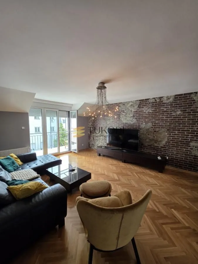 Prodaja, stan, 156m², Centar, Novi Sad