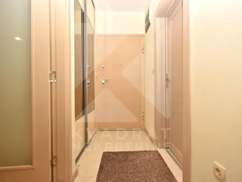 Izdavanje, jednosoban stan, 50m², City Kvart, Podgorica - image 9