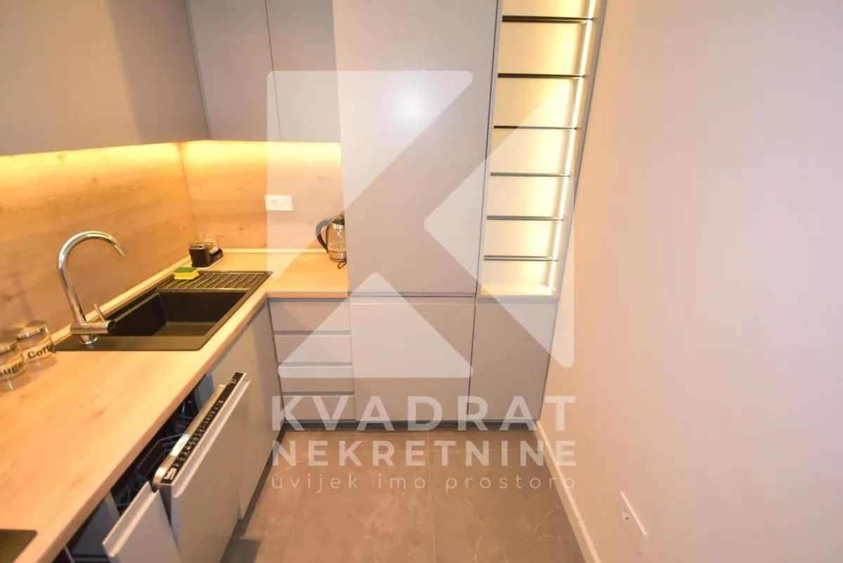 Izdavanje, dvosoban stan, 120m², Centar, Podgorica