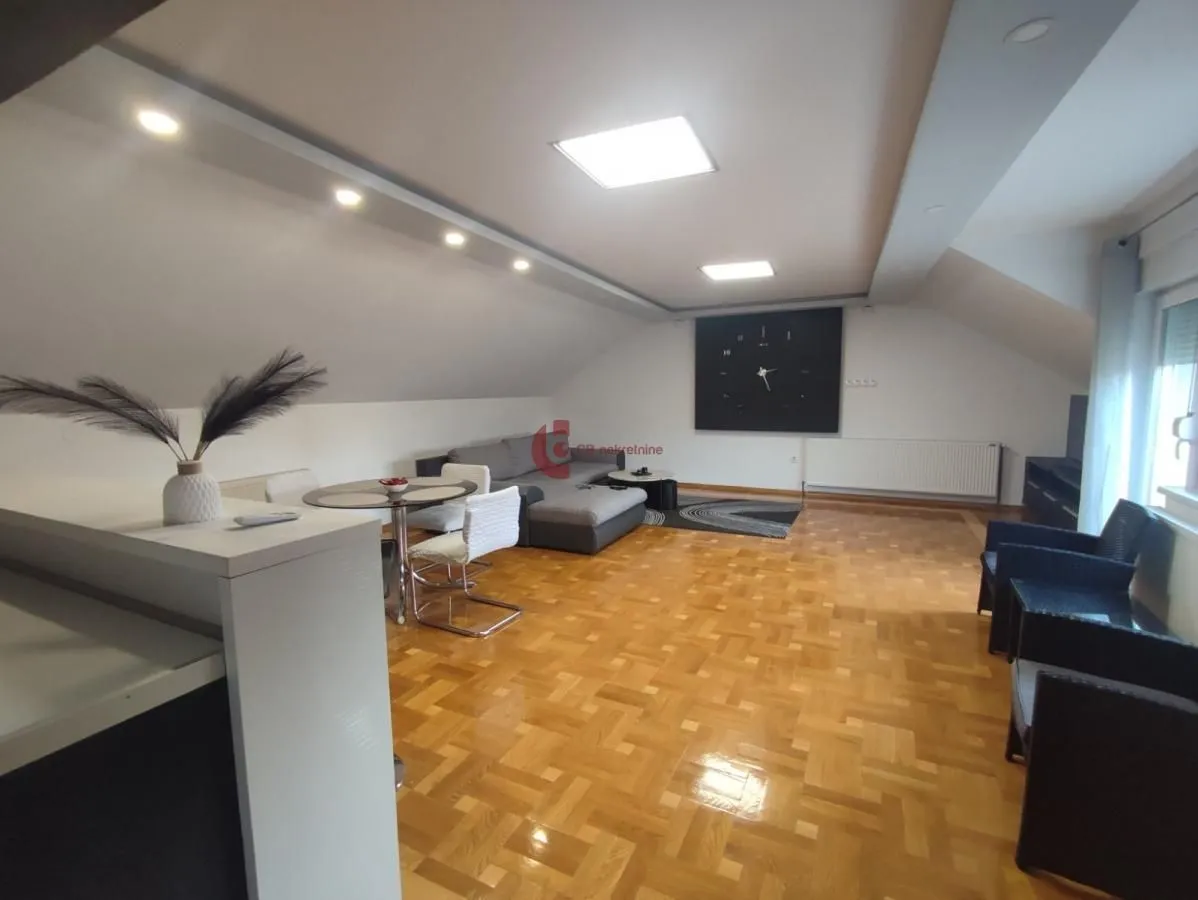 Prodaja, kuća, 630m², Gat, Subotica