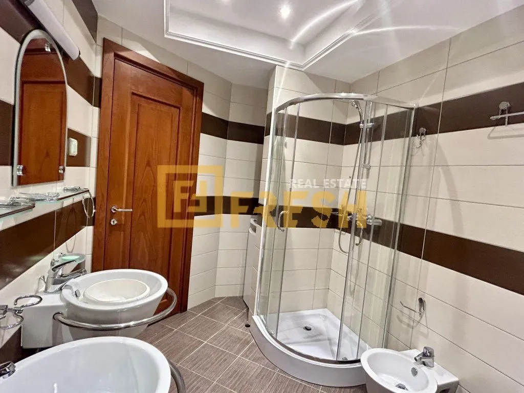 Prodaja, dvosoban stan, 100m², Centar, Podgorica