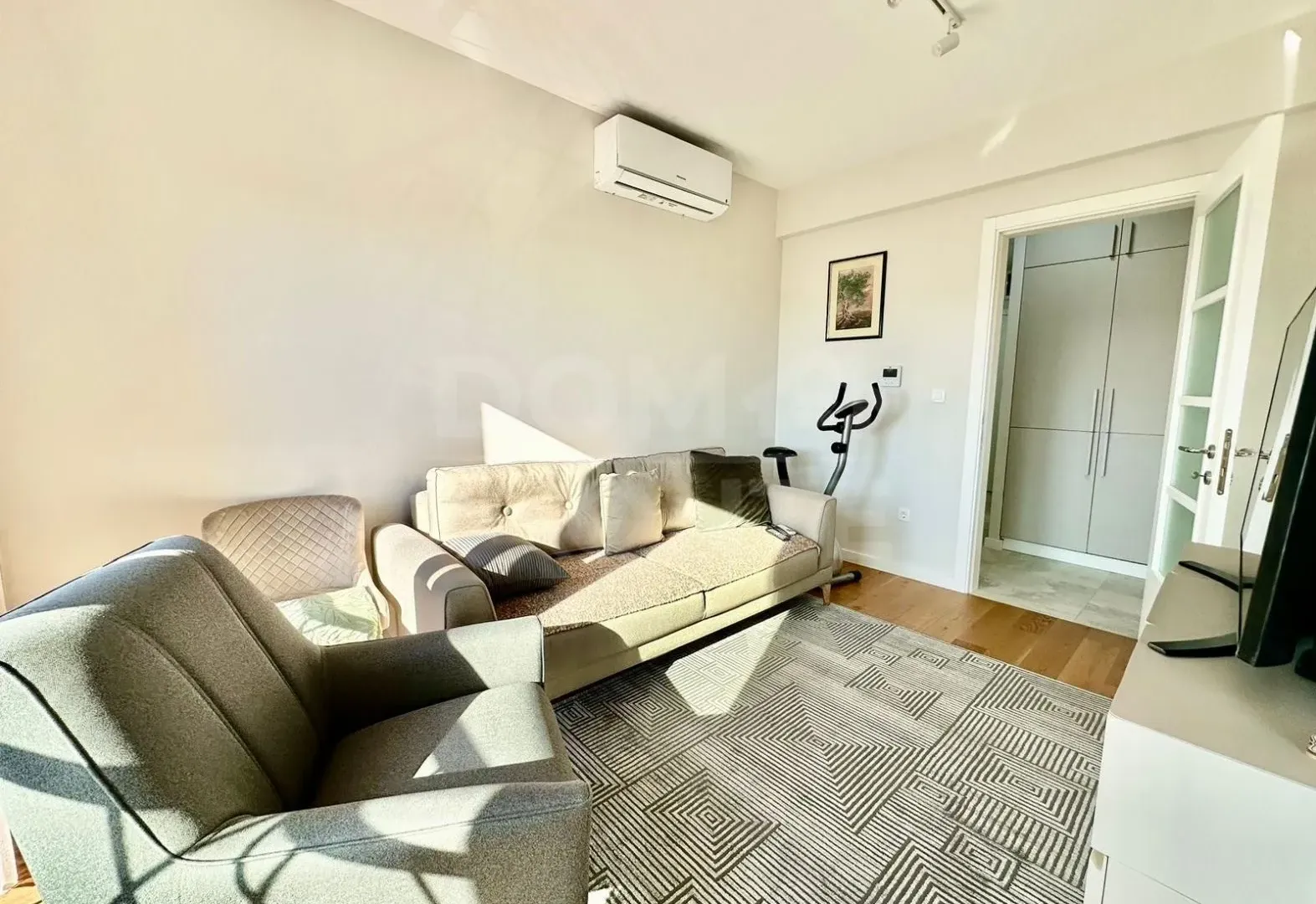 Izdavanje, dvosoban stan, 67m², Tivat, Crna Gora