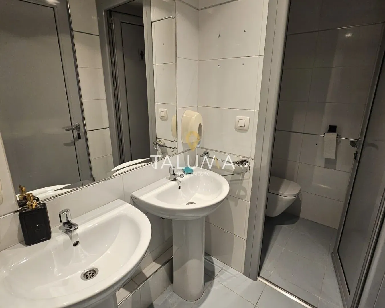 Rent, office space, 180m², City Kvart, Podgorica