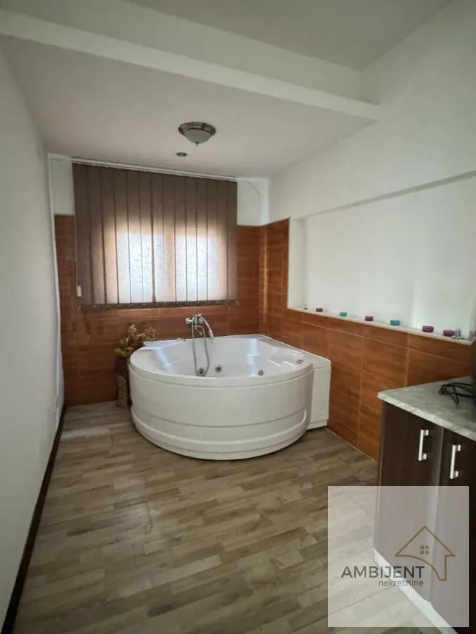 Prodaja, kuća, 203m², Novi Banovci, Stara Pazova