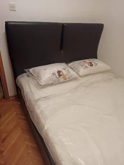 Izdavanje, dvosoban stan, 57m², Tivat, Crna Gora