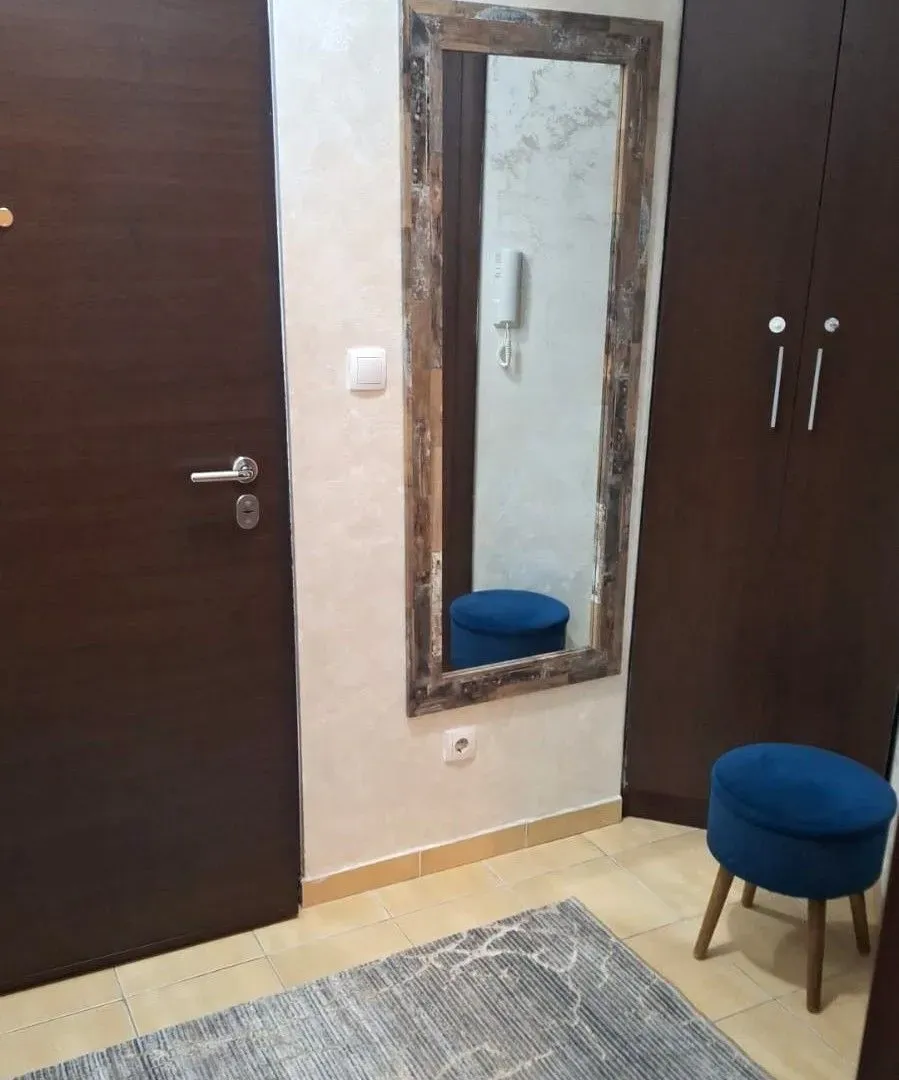 Izdavanje, jednosoban stan, 43m², Stari Aerodrom, Podgorica