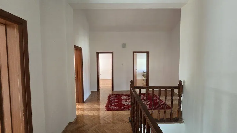 Sale, house, 319m², Zlatica, Podgorica