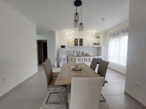 Izdavanje, dvosoban stan, 85m², Dobrota, Kotor - image 12