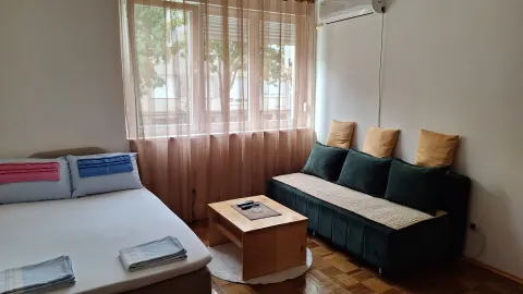 Izdavanje, jednosoban stan, 37m², Centar, Nikšić - image 2