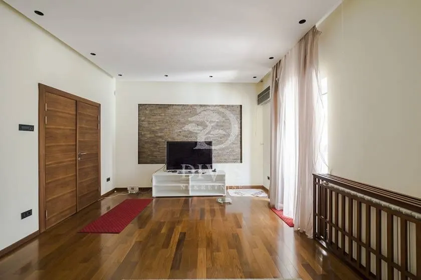 Izdavanje, kuća, 252m², Autokomanda, Voždovac Sve Podlokacije